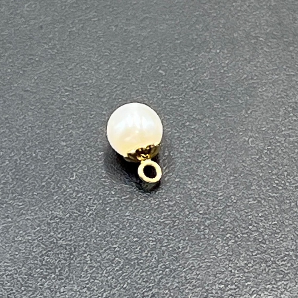 Earring charm small pendant
Lovely 14kt Yellow Gold 6mm 
Pearl .45 grams